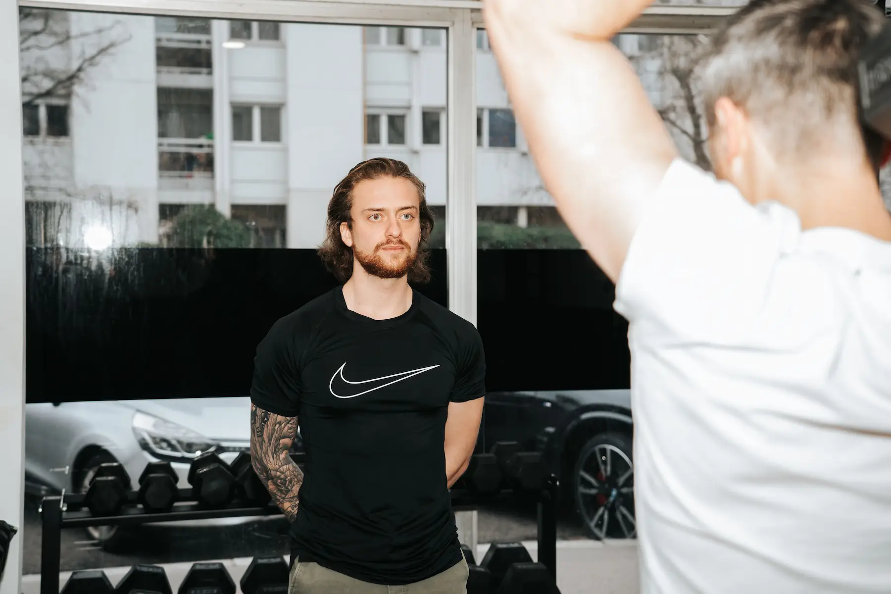 Alban Tonin, coach sportif senior à Lyon, en séance au studio avec un client